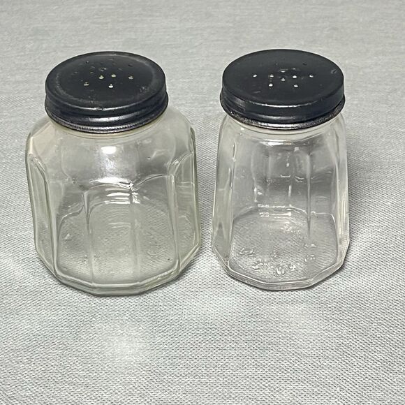 Vintage G. C. Co Paneled Clear Glass Black Metal Lid Salt & Pepper Shaker-UV - Picture 9 of 15